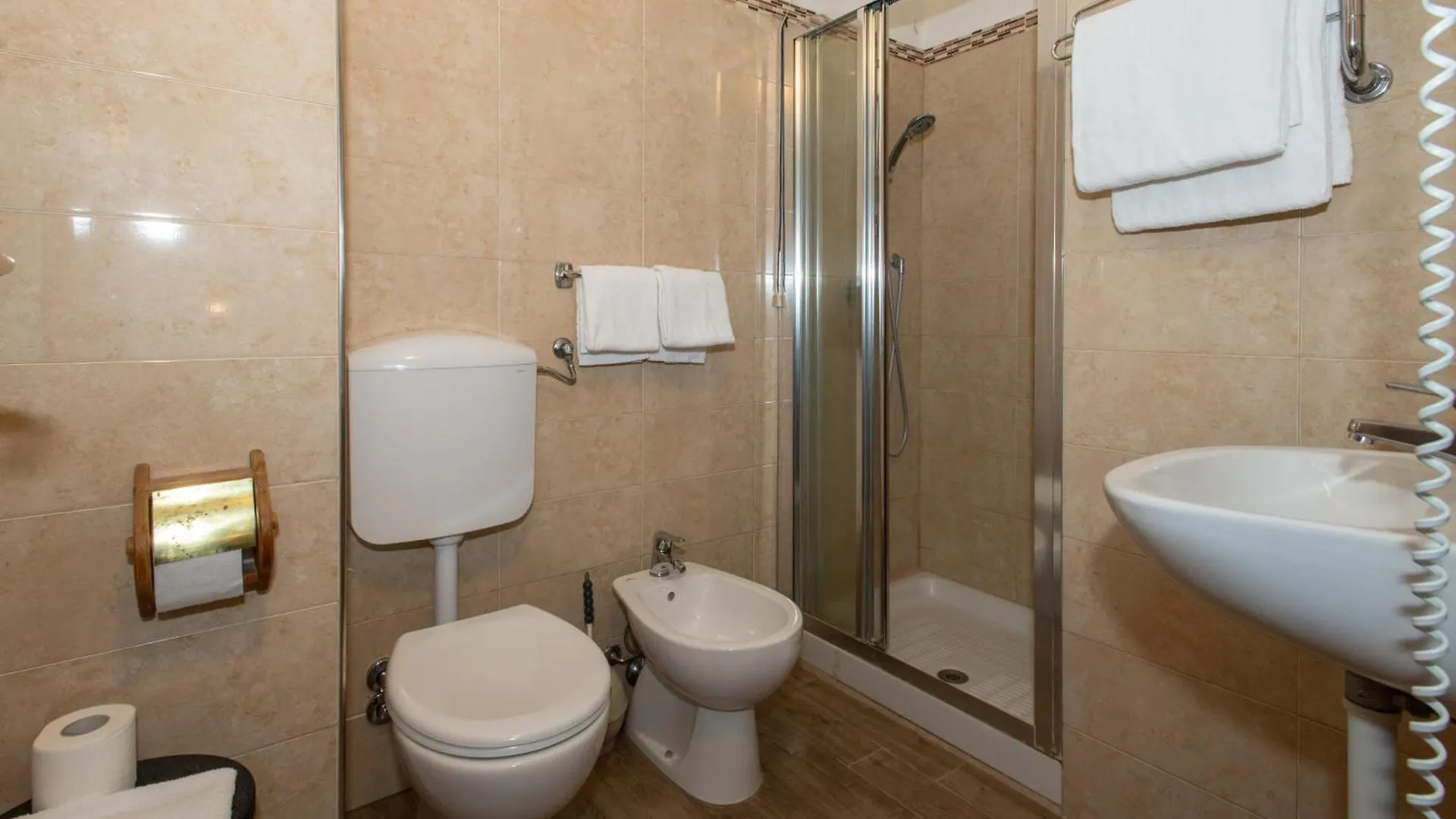מילאנו Hotel Piola