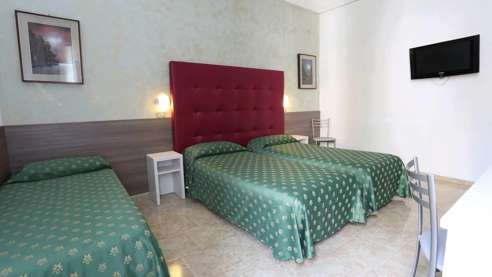 **  מילאנו Hotel Piola איטליה